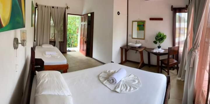 La Casona Eco-Lodge Tortuguero Exterior photo